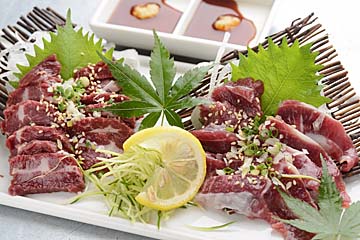 馬刺居酒屋 竜ノ介の熊本から空輸された、鮮度抜群の「馬刺し」