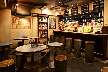 馬刺居酒屋 竜ノ介の昭和のレトロな空間を再現！ちょっと懐かしい雰囲気の店内