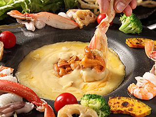 創作和食うどんダイニング するり 新宿本店の豪華シーフード生うにチーズフォンデュ鍋 ベジタブル添え