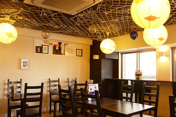 さば料理専門店 SABAR 大阪福島店のゆっくり味わえる落ち着いた店内