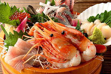 ご当地酒場 北海道八雲町 日本橋別館の当店自慢の名物！本日の特盛り魚貝刺し