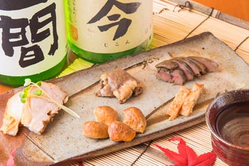 炭火串焼 串まるの写真1