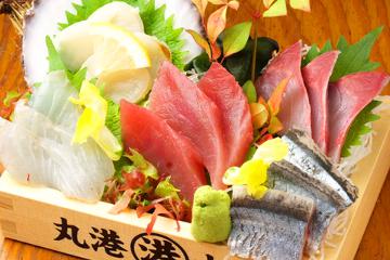海鮮居酒屋 丸港水産 新宿店の写真1