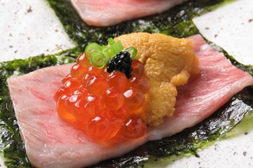 うにくら