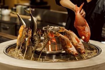 炭と海鮮と串焼きと肴 とっとっと 難波千日前店の写真1
