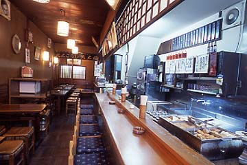 丸太ごうしの店主の人柄が滲み出ている、家庭的な雰囲気の店内