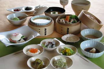 浅草むぎとろ 本店のむぎとろ風薬膳懐石 一例