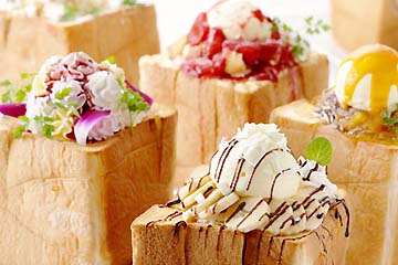 カラオケ パセラ 上野公園前店の名物の「ハニートースト」は季節ごとに新作が登場