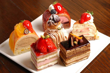 珈琲茶館 集 新宿店のパティシェによる手作りのケーキ（季節ごとに6～7種）