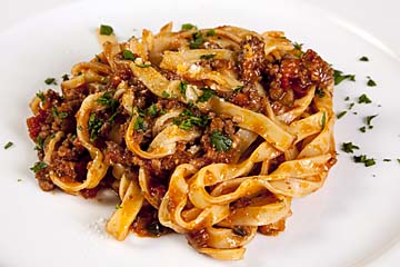 TRATTORIA Briccolaの生パスタのタリアテッレ・ボロネーゼ
