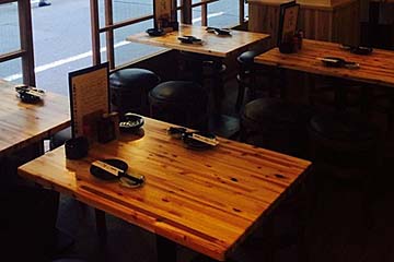 銀座じゃのめ 銀座三丁目店のゆっくりくつろげるテーブル席