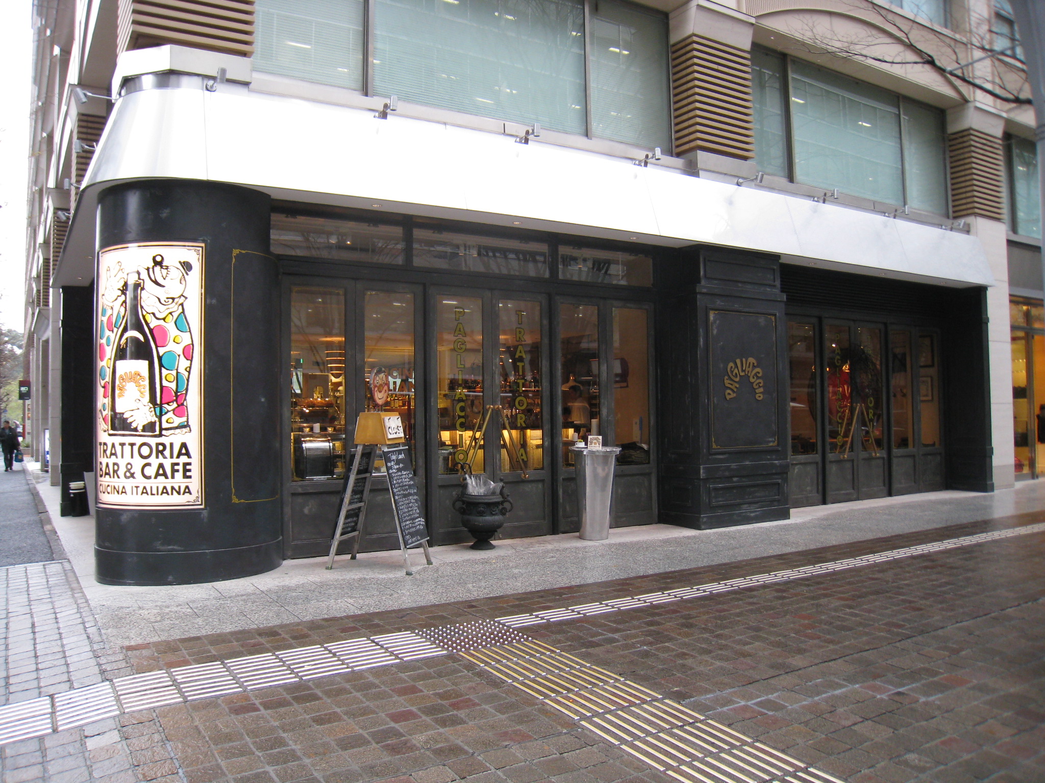 PAGLIACCIO 丸の内仲通り店の写真1