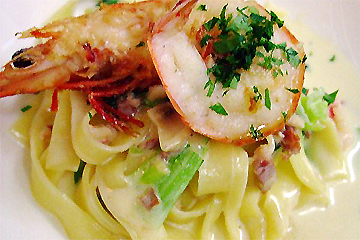 イタリアの台所 La Cucinella di Yamamotoの和歌山のしらさエビと緑菜のフェットチーネ クリームソース