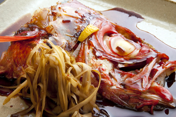 魚料理 渋三吉成の金目鯛煮付