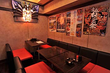 青森の郷土料理 らせらの青森の風土感溢れる店内