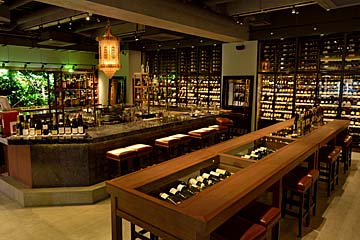WINE HOUSE 南青山の目も舌も楽しめる、圧巻のワインの数々
