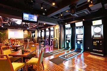 ダーツ＆スポーツバー スリーモンキーズカフェ 上野公園前店の広々とした店内