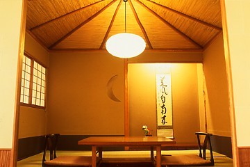 水たき 玄海の大小さまざまな個室（2～200人）は暖かい寛ぎの空間