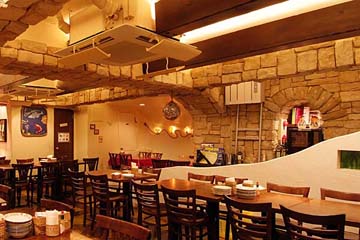 タパス＆タパス 大森山王店の広々とした店内