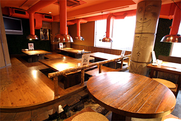 KOREAN DINING 松島の大画面モニターがある客席はパーティーや宴会に最適
