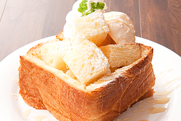 CAFE＆BAKERY MIYABI 大森店のハニートースト