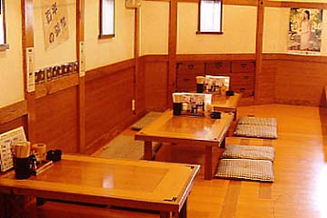 炭火焼・焼鳥 鳥八 西駅店の各種宴会に最適な座敷はゆったり寛げるスペース