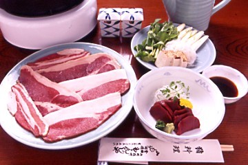猪なべと鹿刺身