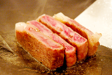 あぶり肉工房 和黒 北野坂本店の写真1