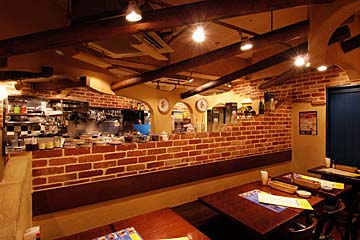 タパス＆タパス 渋谷公園通り店の活気溢れる店内