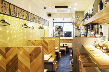 串かつ キャメルクラッチ 京橋 らくだやのすっきりとした店内