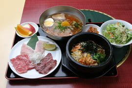 焼肉 桜苑の前沢牛カルビ、和牛ハラミ、桜苑スペシャルセット