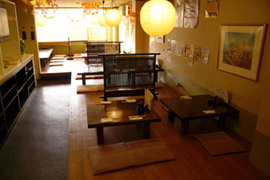 居酒屋 よっちゃんの気持ちが良い店内