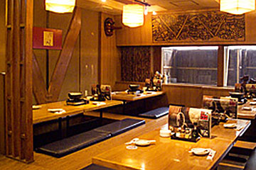 全国銘酒 酒処 呑兵衛　蒲田西口店の気軽に立ち寄れる和やかな雰囲気（店内一例）