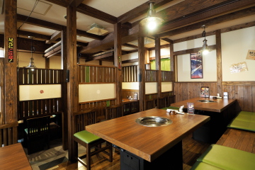 炭焼肉 石田屋。本店の内観