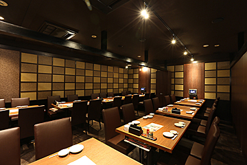 北の味紀行と地酒  北海道 錦糸町店の広々としたテーブル席は宴会にも便利