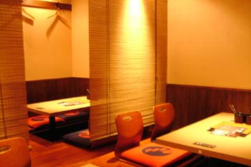 玄品 あざみ野の落ち着いた雰囲気の店内でゆっくり食事が楽しめる