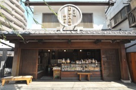 菊見せんべい総本店
