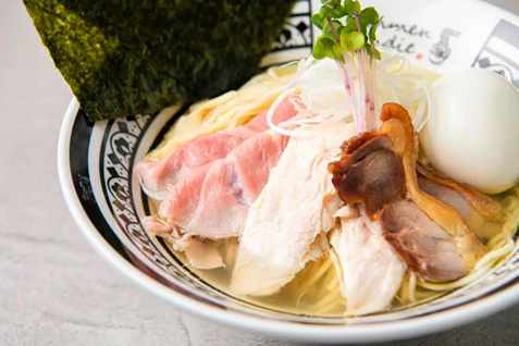 「Rahmen Eddie（ラーメン エディー）」の「特選塩ラーメン」