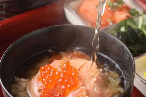 『お茶づけバー ZUZU 新宿店』の「鮭づくし 茶漬け」