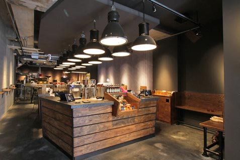 「THE ROASTERY（ザ ロースタリー）」のスタイリッシュな空間