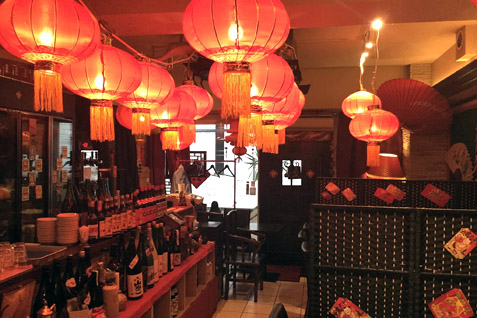 『老麻火鍋房 薬膳火鍋専門店』の店内