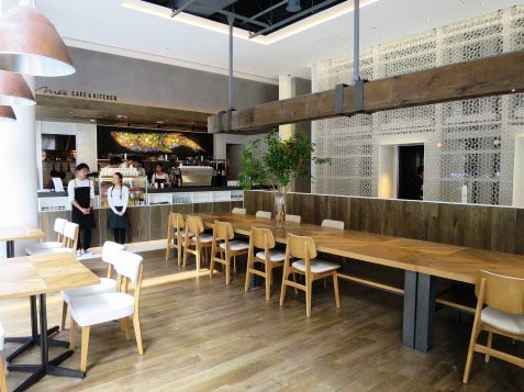 『Me’s CAFE & KITCHEN at METoA Ginza』の店内
