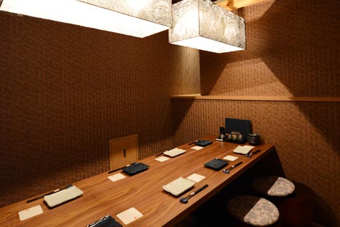 「鳥光國 上野の森さくらテラス店」店内