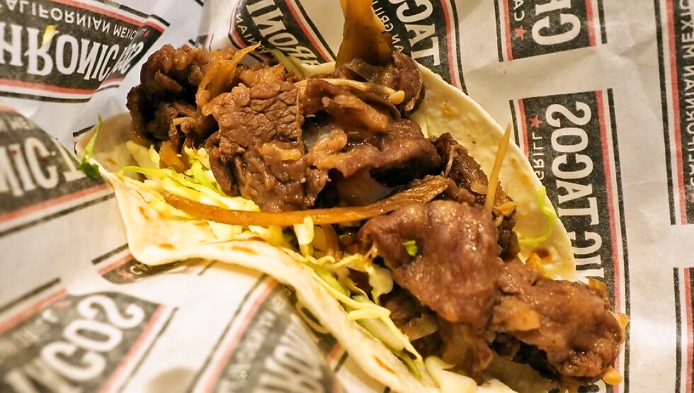 『CHRONIC TACOS』の「黒毛和牛すき焼きタコス」『CHRONIC TACOS』の「黒毛和牛すき焼きタコス」