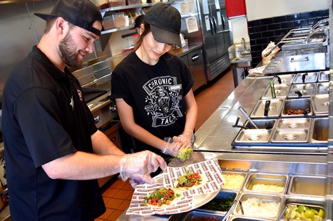 『CHRONIC TACOS』アメリカの厨房