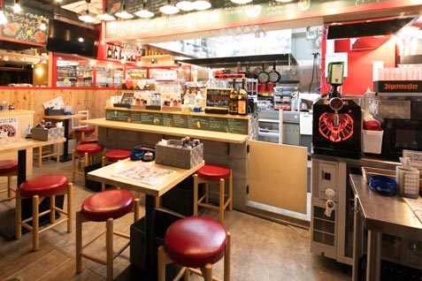 「BEEF KITCHEN STAND 野毛店」の店内