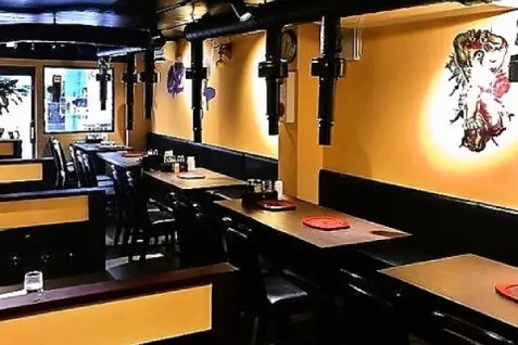 「焼肉令火」の店内