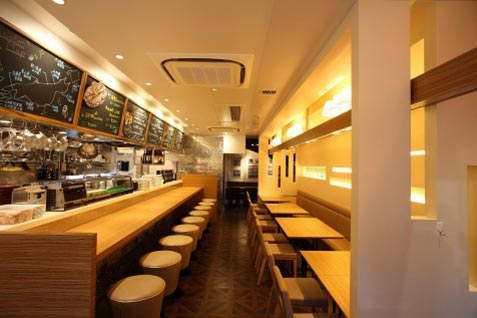 「オイスター・テーブル 銀座コリドー店」店内
