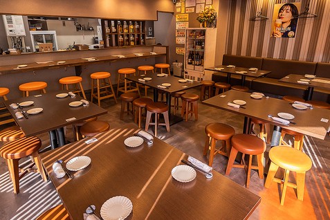 「肉匠 梅田チャコール」の店内