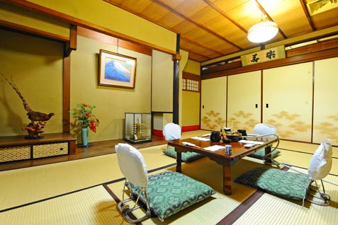 『ぎをん縄手 とり安』の座敷席